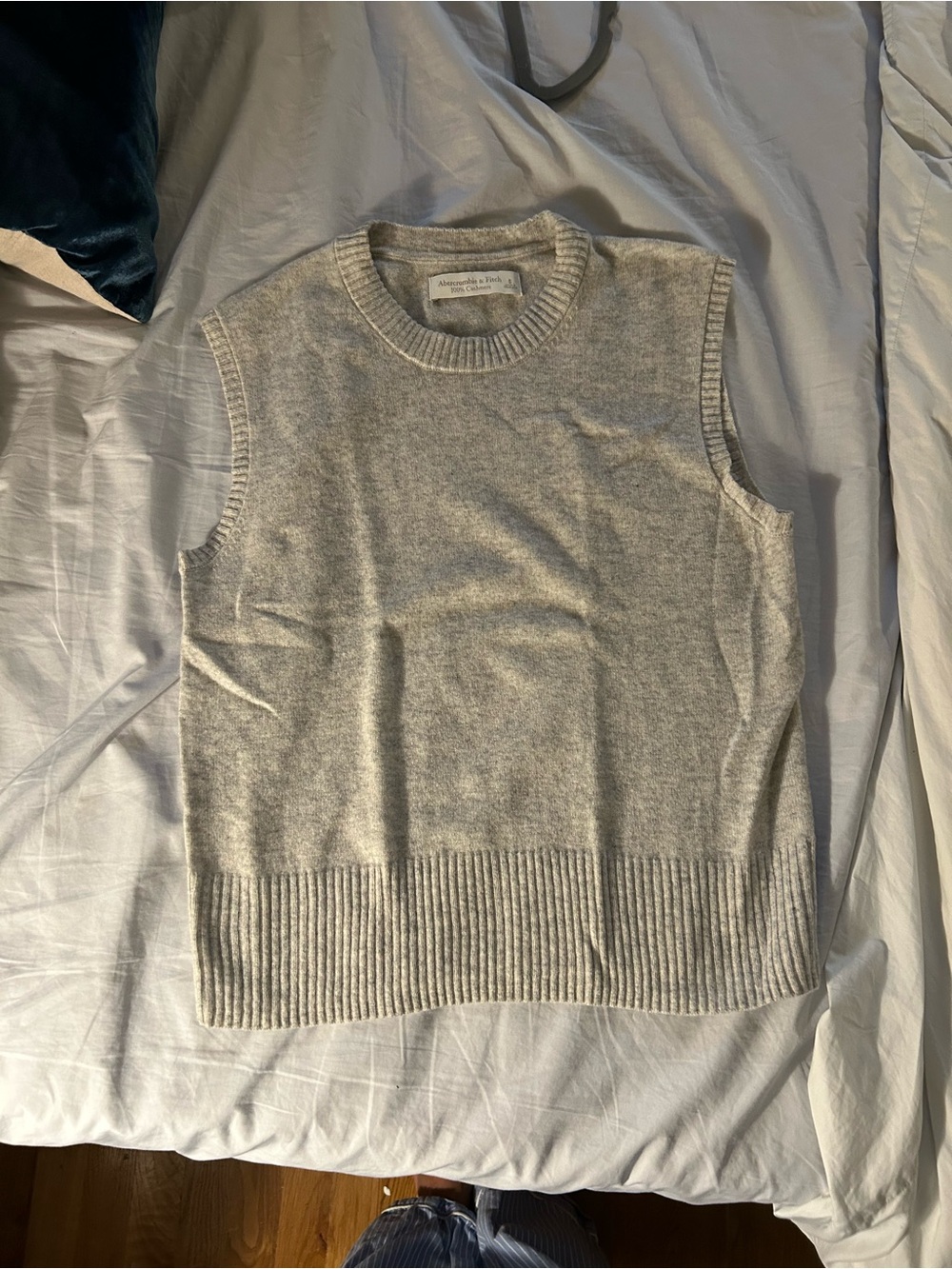 Abercrombie light grey cashmere shell